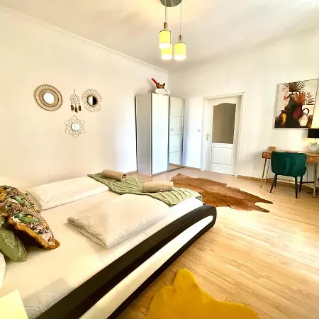 Riverside Panoramic Apartment *