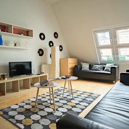 At Gozsdu Court, 60 Sqm, 2 With 2 Ac, Elevators, Kitchen Apartment