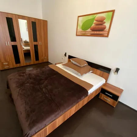 Location In The Heart Of The City, 2 Bedrooms, 2 Bathrooms Budapest