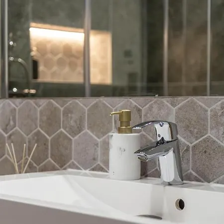 Luxurious & Spacious In The Kertesz Street Apartment *