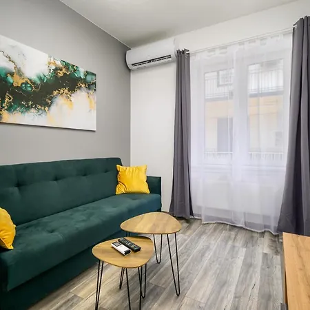 Golden Cage Premium Central Apartment