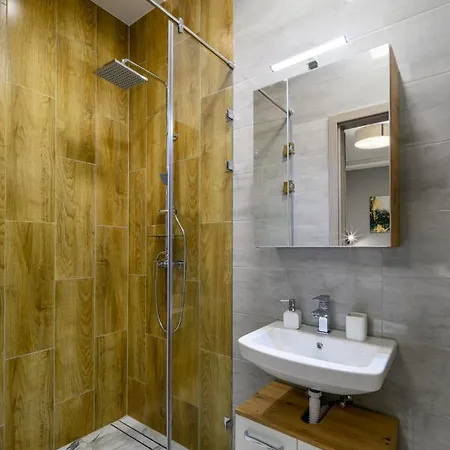 Golden Cage Premium Central Apartment