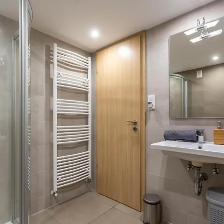Spacious Bajcsy In The Heart Of Appartamento Budapest