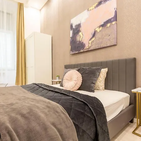 Appartamento Deluxe Izabella In The Center Of