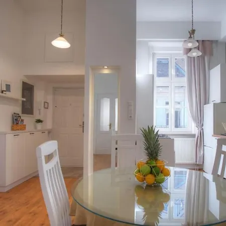Castlehill1011- Free Parking And Ac In The Inner City Apartment *