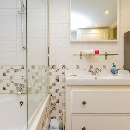 Apartment Oktogon Spacious Ac Balcony *