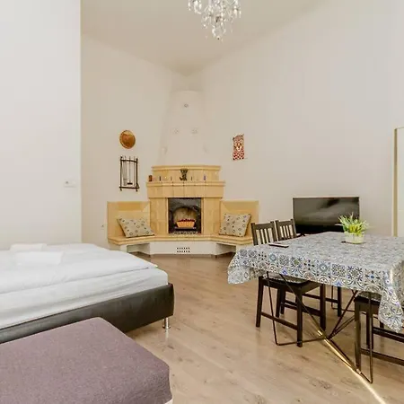 Apartment Oktogon Spacious Ac Balcony *