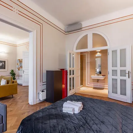 Apartment Exclusive & Stylish In The Heart Of *