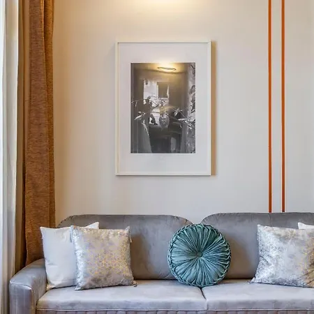 Exclusive & Stylish In The Heart Of Apartment *