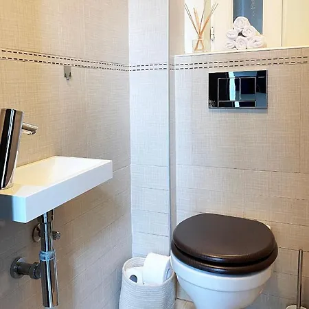 Apartment Deluxe Cosmopolitan Budapest, With Private Parking