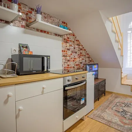 Cosy Gallery Flat In Akacfa St. Budapest