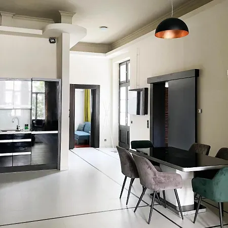 Apartment Deluxe Cosmopolitan Budapest, With Private Parking