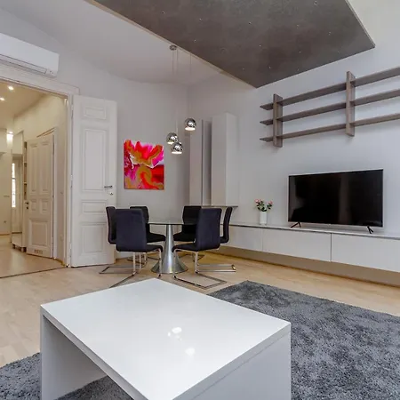 Andrassy Str. Luxury *