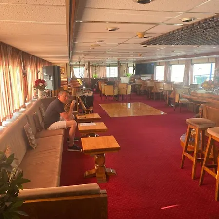 Diana Cruises Botel *
