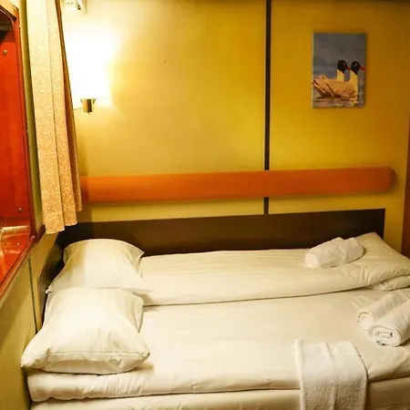 Diana Cruises Úszó hotel