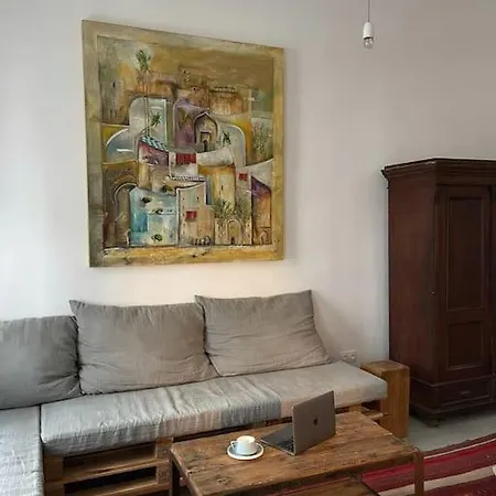 Par Par Apartment *