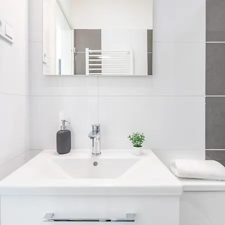 Absolute - New - Sunny Apartment *