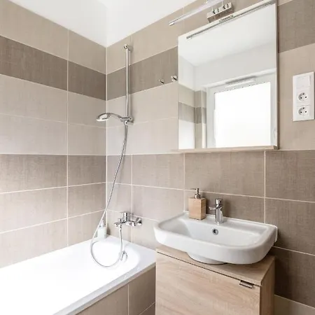 211 / 1 Bedroom / Modern In Center Apartament *