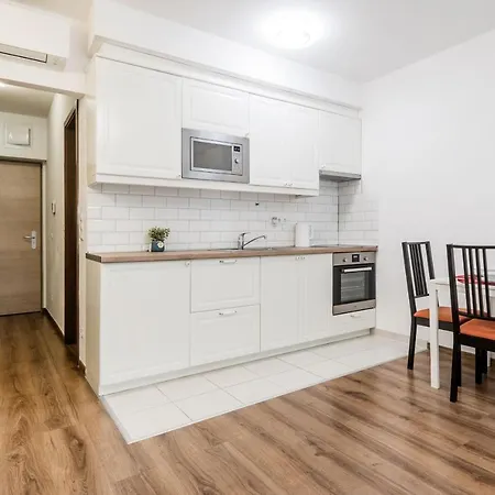 Balcony Studio 2 / Downtown *