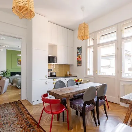Apartment Huge & Stylish In The Center For Up To 20 People *