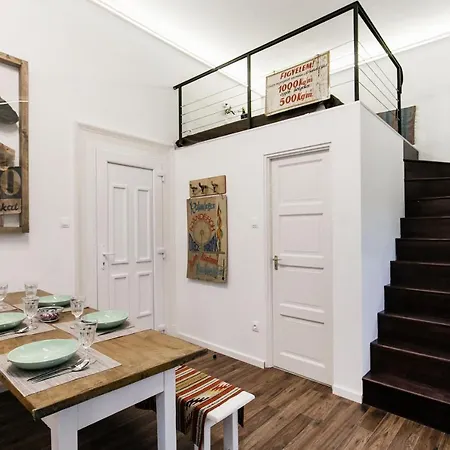 Apartman The Art Of *