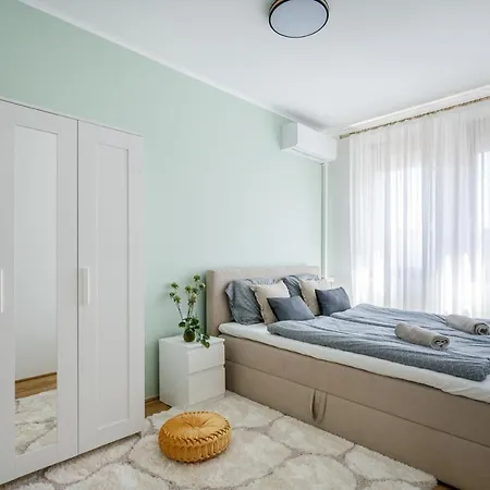 Prime Location Apartment *