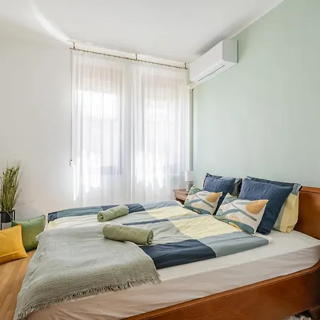 Prime Location Apartment *