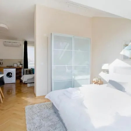 Venus Apartment *