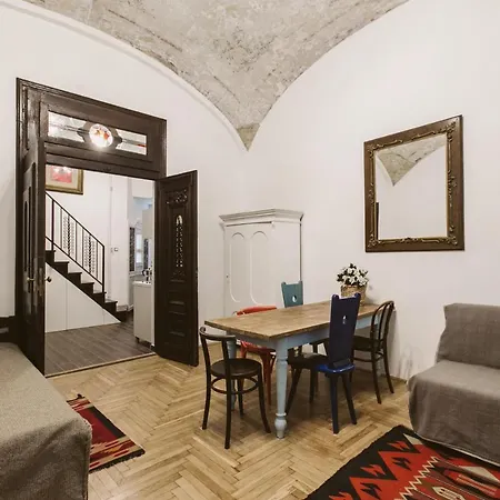 The Chapel - History, Tradition, Luxury * Budapest