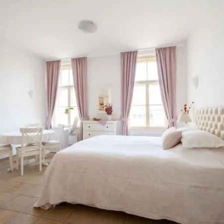 Classical Studio Apartment *