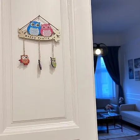 Homestay Jozsef 18 - 5 Mins To New York Cafe *