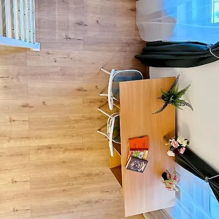Jozsef 18 - 5 Mins To New York Cafe Homestay Budapest