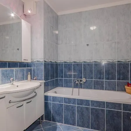 Cosy Pet-friendly Flat W Balcony @ Orczy Garden Apartment