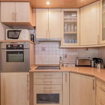 Cosy Pet-friendly Flat W Balcony @ Orczy Garden Budapest