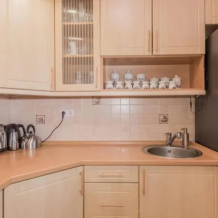 Cosy Pet-friendly Flat W Balcony @ Orczy Garden Apartment