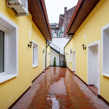 Modern In Authentic Area Apartment Budapest