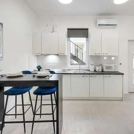 Modern In Authentic Area * Budapest