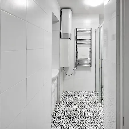Modern In Authentic Area Apartment Budapest