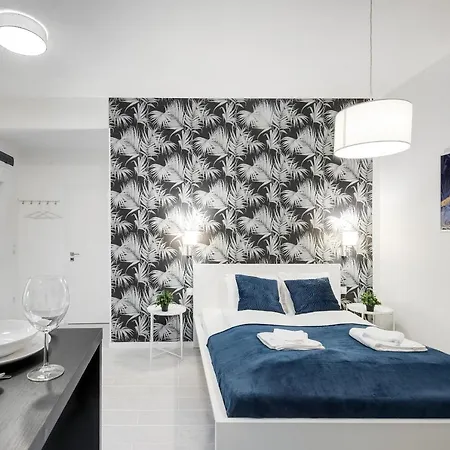 Modern In Authentic Area Apartment *