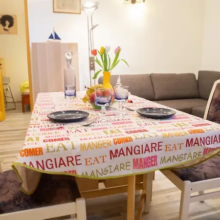 Central Modern Flat For 3