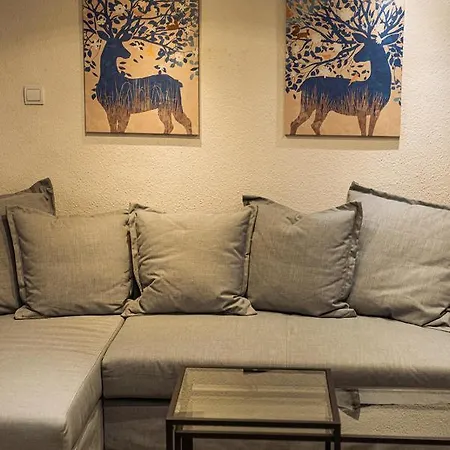 Apartment Cosy Corner - Entire Near Oktogon