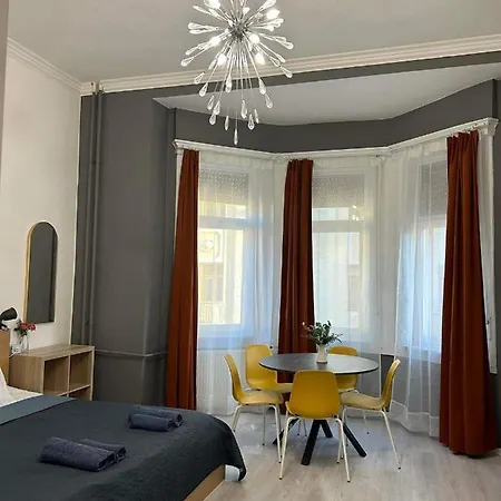 3-br Flat In Jewish Quarter *