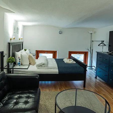 Apartment Cosy Corner - Entire Near Oktogon