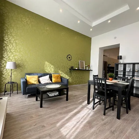 The Great Cosiness In Rakoczi Square Apartment Budapest