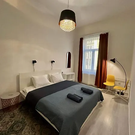 3-br Flat In Jewish Quarter *