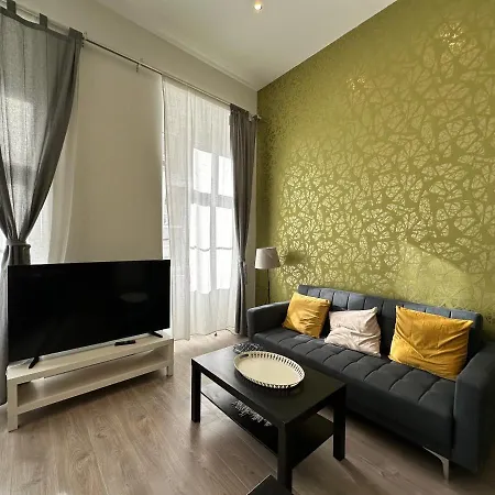 The Great Cosiness In Rakoczi Square Apartment Budapest