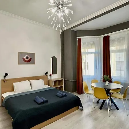 3-br Flat In Jewish Quarter