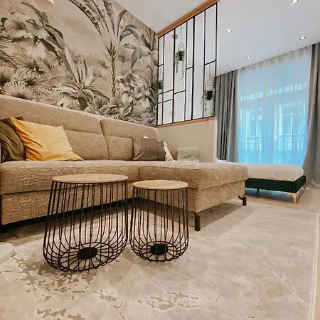 Apartment Paulay 11 Center Designer *