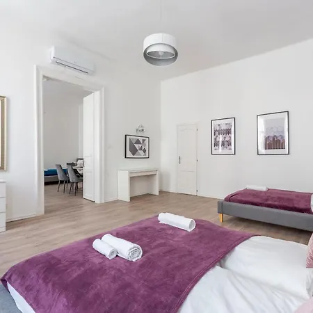 Exclusive Downtown In The Heart Of Lägenhet