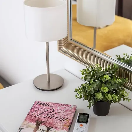 Exclusive Downtown In The Heart Of Apartment